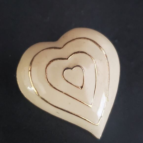 VTG Monet Small Heart‎ Brooch Pin Cream Enamel Gold Plate Accents 90's Romantic - Picture 1 of 6